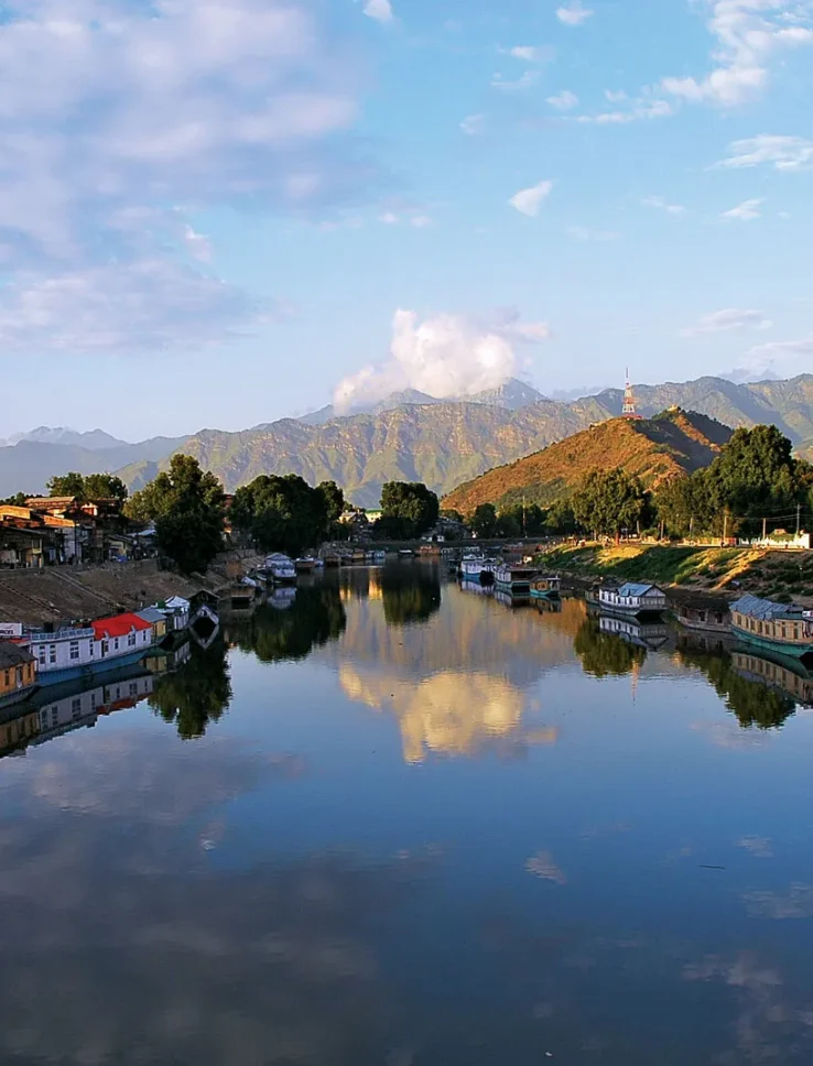 Jhelum-River-Srinagar-India-Jammu-and-Kashmir